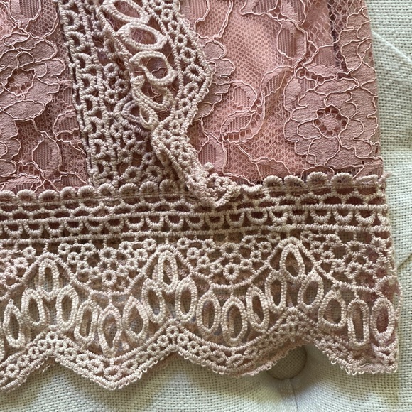 Pink Lace Blouse ✨ - Picture 6 of 9